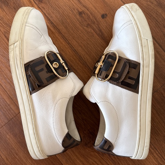 FENDI Signature Logo Casual Sneakers In White 38 - Picture 5 of 7